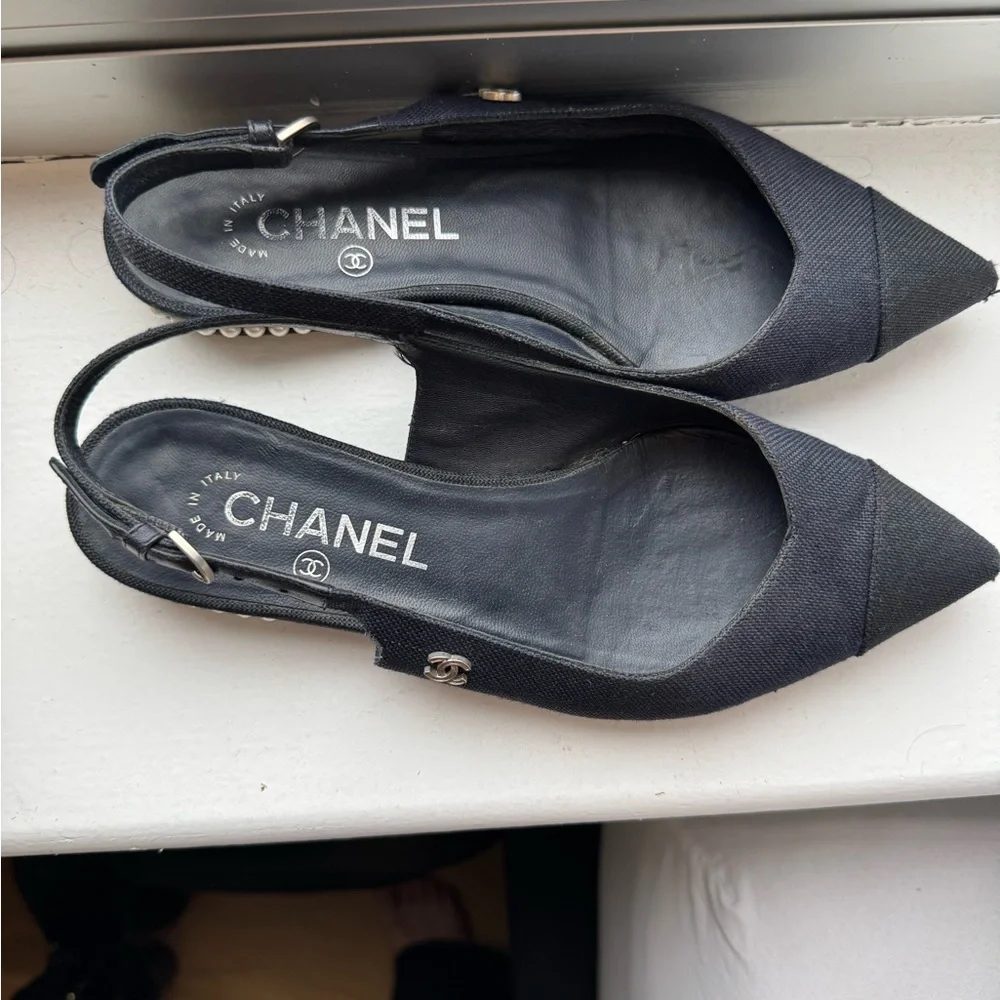 CHANEL Black Pointed-Toe Flats - Picture 3 of 3